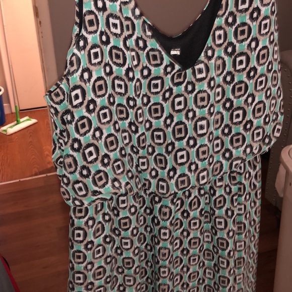 Women’s Tops - Picture 7 of 9